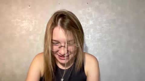 Im Olivia  online show from 10-17-25, 11:46