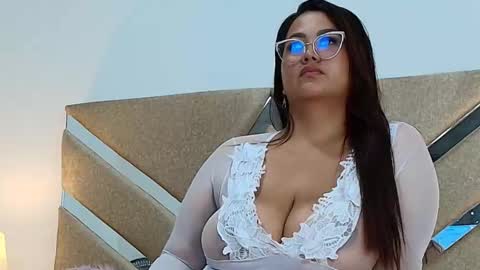 IsabellMendez online show from 03-05-25, 10:21