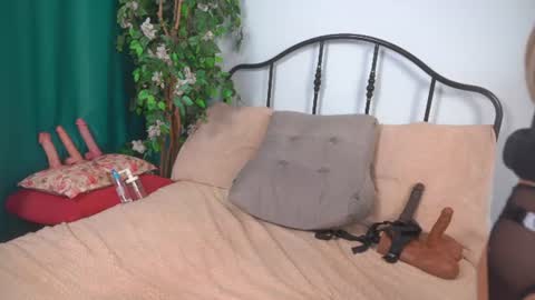 isadoradunkan online show from 07-17-26, 08:14