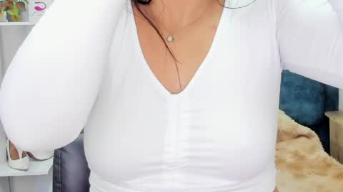 Isabel online show from 05-22-26, 02:19