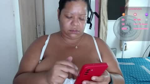 Snapshot of isahot_latin_doll chatting on 05-15-26, 12:06 isa online show from 05-15-26, 12:06