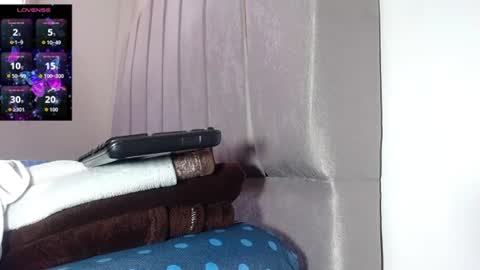 Snapshot of isahot_latin_doll chatting on 06-12-26, 05:01 isa online show from 06-12-26, 05:01