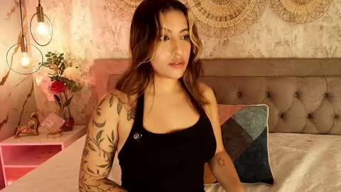 Snapshot of isamoon_ chatting on 05-22-26, 12:33 Isa online show from 05-22-26, 12:33
