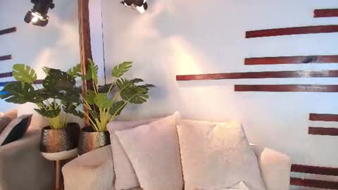Snapshot of isamoon_ chatting on 07-25-26, 01:08 Isa online show from 07-25-26, 01:08