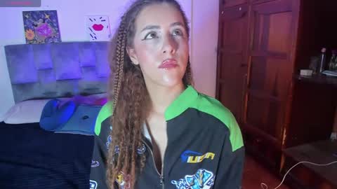 Isabela  online show from 09-10-25, 06:13