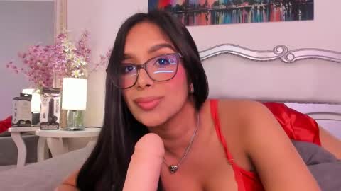 Snapshot of isasaenz_ chatting on 11-19-25, 11:05 Isa Saenz online show from 11-19-25, 11:05
