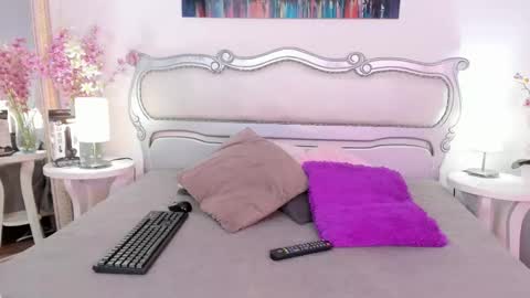 Snapshot of isasaenz_ chatting on 12-15-25, 08:46 Isa Saenz online show from 12-15-25, 08:46