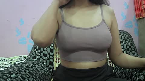 ishika_singh_ online show from 04-01-26, 01:28