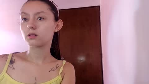 Snapshot of isis1012 chatting on 09-08-25, 05:23 isa online show from 09-08-25, 05:23