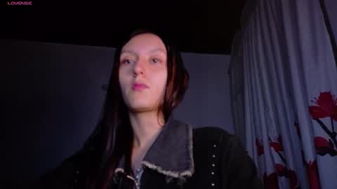 Snapshot of isis1012 chatting on 02-15-26, 03:47 isa online show from 02-15-26, 03:47