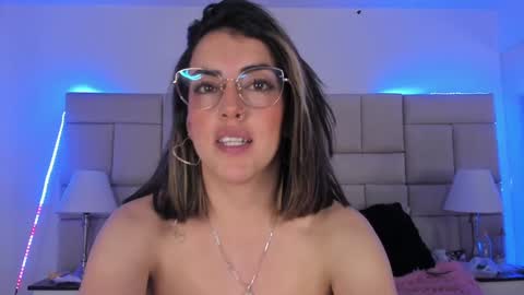 Snapshot of isis_loveyes_ chatting on 12-10-24, 10:47 Pauli online show from 12-10-24, 10:47