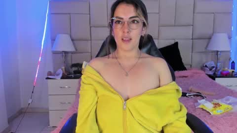 Snapshot of isis_loveyes_ chatting on 12-21-24, 06:19 Pauli online show from 12-21-24, 06:19