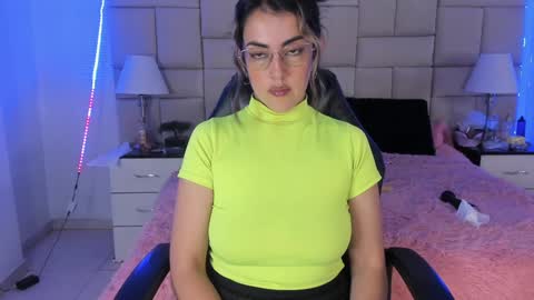 Snapshot of isis_loveyes_ chatting on 12-24-24, 12:00 Pauli online show from 12-24-24, 12:00