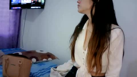 Snapshot of isis_pink chatting on 01-07-25, 08:31 Alaya online show from 01-07-25, 08:31