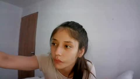 Snapshot of isis_pink chatting on 01-11-25, 08:54 Alaya online show from 01-11-25, 08:54