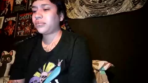 Snapshot of isisbathory chatting on 11-08-25, 12:55 Isis online show from 11-08-25, 12:55