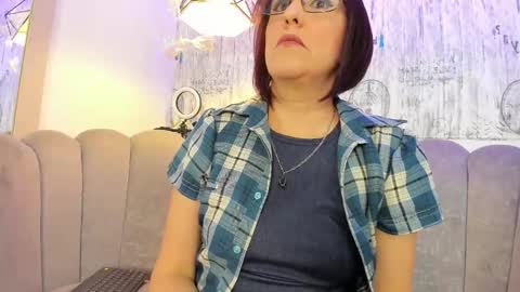 Isis online show from 11-25-25, 10:43