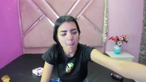 Snapshot of isisrousexx chatting on 02-16-25, 02:42 isisrousexx online show from 02-16-25, 02:42