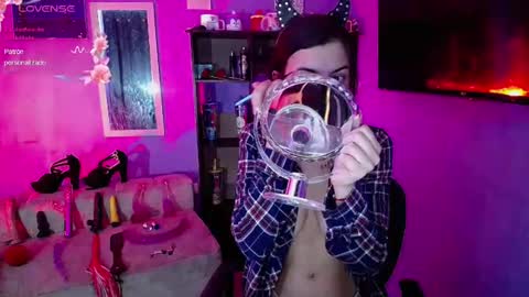 Snapshot of isisrousexx chatting on 11-11-25, 02:55 isisrousexx online show from 11-11-25, 02:55