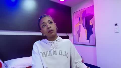 isla stoones online show from 10-18-25, 12:39