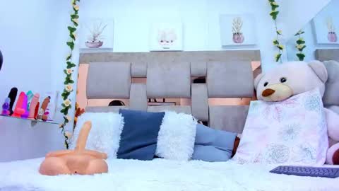 Isla Thompson online show from 03-05-25, 09:05