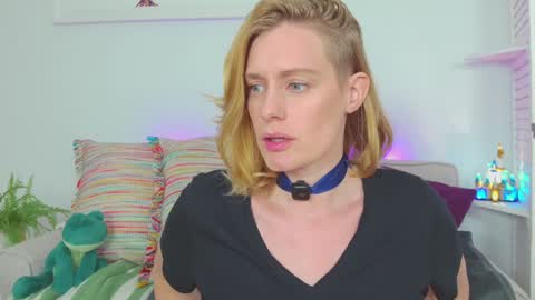 Lou  Peaches online show from 09-18-25, 02:52