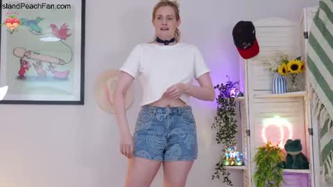 Lou  Peaches online show from 06-19-26, 02:10
