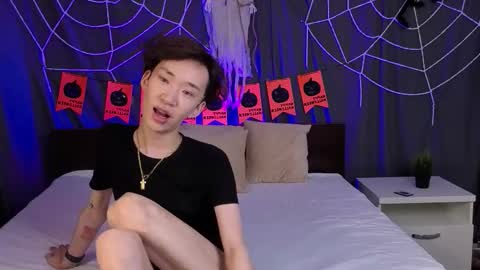 Snapshot of islendtakumi chatting on 10-31-25, 04:13 Takumi online show from 10-31-25, 04:13