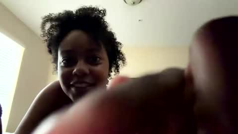 Snapshot of islothonit chatting on 05-18-26, 10:26 Sharice online show from 05-18-26, 10:26
