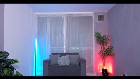 Julyane online show from 10-20-25, 12:22