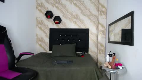 Snapshot of issa__love chatting on 05-14-26, 02:13 issa online show from 05-14-26, 02:13