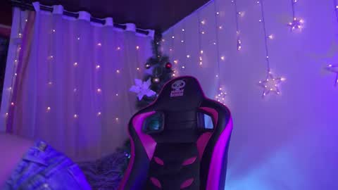 ISSA  online show from 11-25-25, 10:32