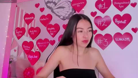 Snapshot of issa_sweett5 chatting on 02-19-25, 04:33 online show from 02-19-25, 04:33