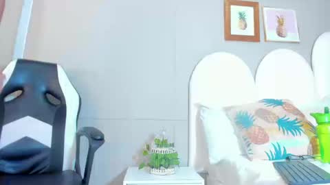 Snapshot of issa_sweett5 chatting on 03-12-26, 02:56 online show from 03-12-26, 02:56