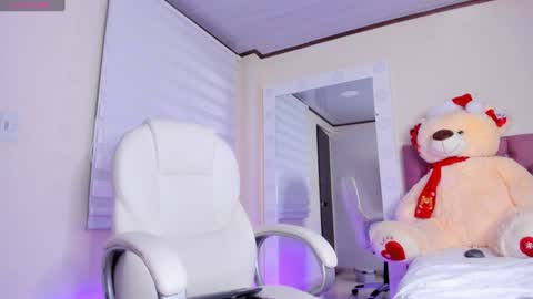 Isa  online show from 12-21-24, 09:23