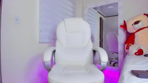 Isa  online show from 02-18-25, 11:44