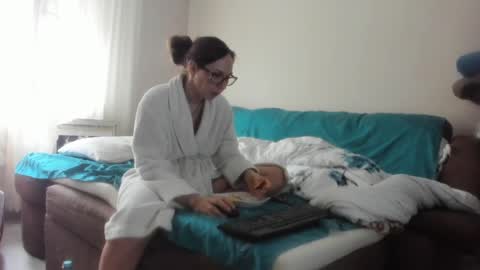 Issabelle online show from 03-12-25, 06:29