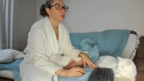 Issabelle online show from 12-21-25, 07:15