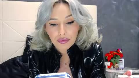 IssaSmyth online show from 05-16-26, 07:27