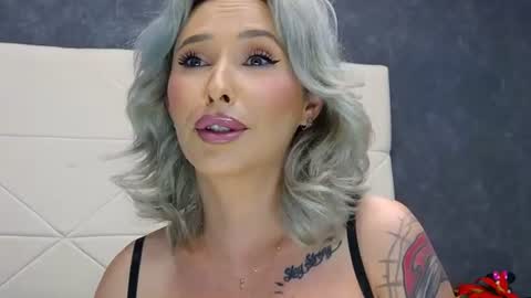 IssaSmyth online show from 06-17-26, 07:00