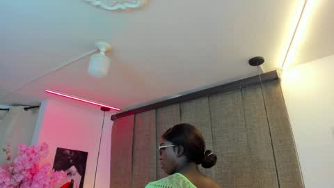 Snapshot of isseymz chatting on 12-16-24, 02:57 Iseey online show from 12-16-24, 02:57