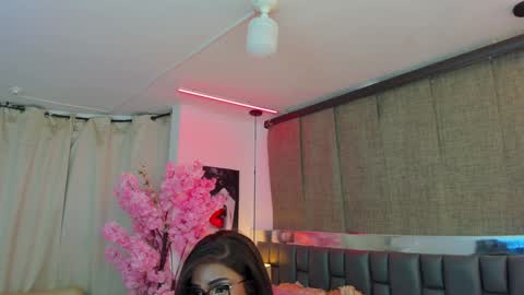 Snapshot of isseymz chatting on 12-18-24, 04:20 Iseey online show from 12-18-24, 04:20