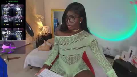 Snapshot of isseymz chatting on 09-24-25, 06:50 Iseey online show from 09-24-25, 06:50