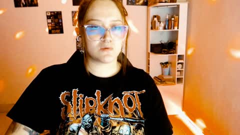 Yiz online show from 12-28-24, 07:11