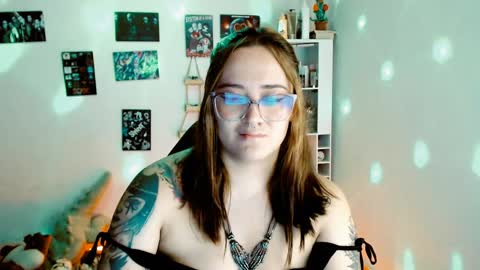 Yiz online show from 02-08-25, 05:18