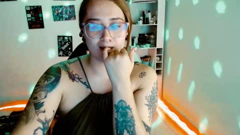 Yiz online show from 02-17-25, 07:15