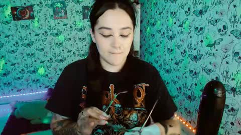 Yiz online show from 10-05-25, 04:22