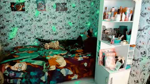 Yiz online show from 11-30-25, 12:36