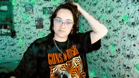 Yiz online show from 04-26-26, 04:32