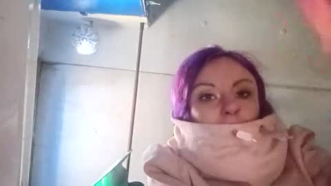 Snapshot of issyamazin667 chatting on 11-30-25, 07:40 Girlnextdoor online show from 11-30-25, 07:40